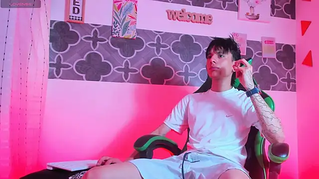 Snapshot of Skinny_batman chatting on 01/14/26, 09:40 Skinny batman online show from 01/14/26, 09:40