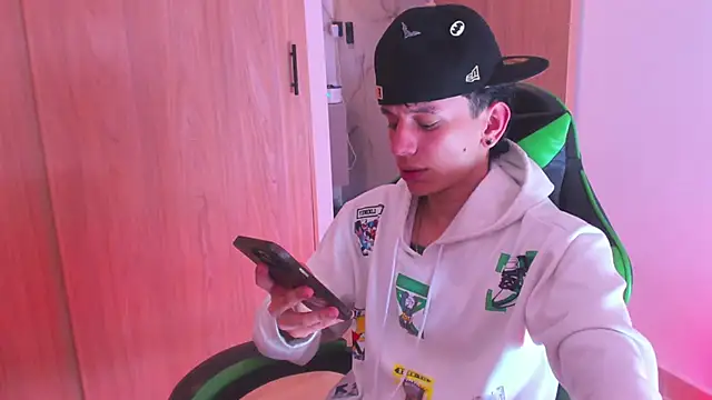 Skinny batman online show from 11/19/25, 12:10