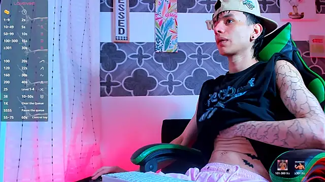 Snapshot of Skinny_batman chatting on 01/05/26, 08:45 Skinny batman online show from 01/05/26, 08:45