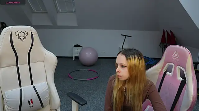 Luchi Sun online show from 11/11/25, 11:27