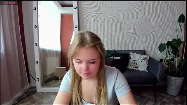 Snapshot of Melissa_199 chatting on 10/06/25, 10:27 Melissa 199 online show from 10/06/25, 10:27