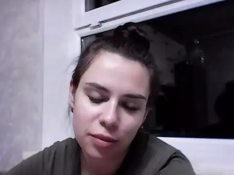 Snapshot of LindaLoverx chatting on 09/29/25, 02:44 LindaLoverx online show from 09/29/25, 02:44