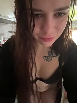 Snapshot of LindaLoverx chatting on 10/03/25, 02:37 LindaLoverx online show from 10/03/25, 02:37