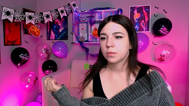 justcamila  online show from 10/21/25, 11:42