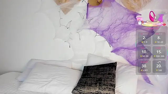 CharlottePetitte online show from 10/28/25, 08:08