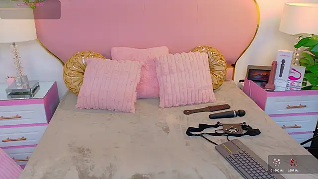 NaiaWhisper online show from 11/26/25, 05:51