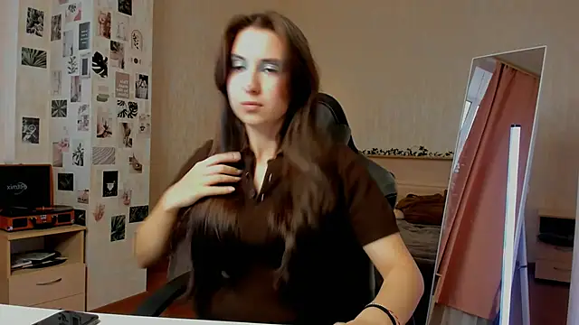 Snapshot of raviolly046 chatting on 10/10/25, 01:01 raviolly046 online show from 10/10/25, 01:01