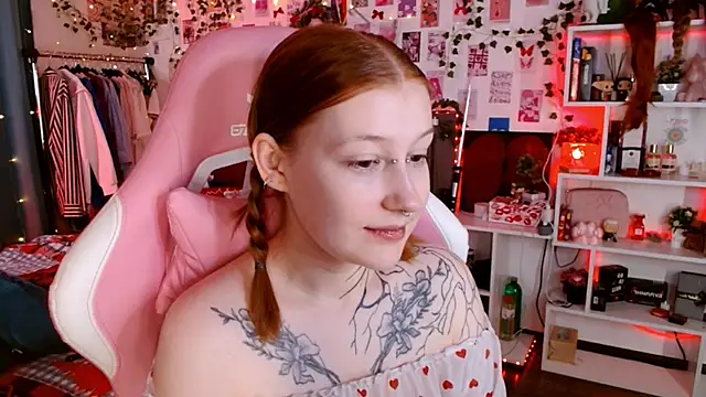 Ayla Hicks online show from 12/16/25, 08:35