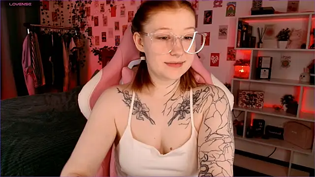 Ayla Hicks online show from 10/13/25, 03:08