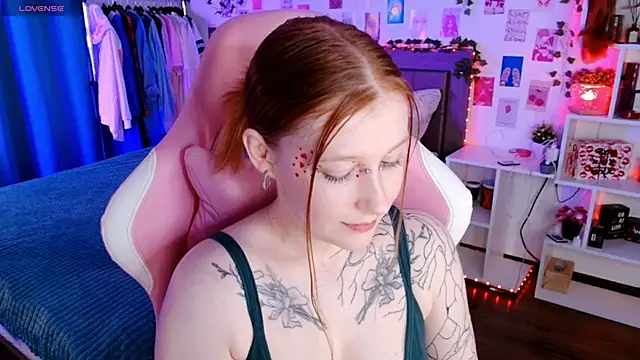 Ayla Hicks online show from 11/12/25, 06:45