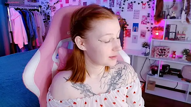 Ayla Hicks online show from 11/10/25, 03:33