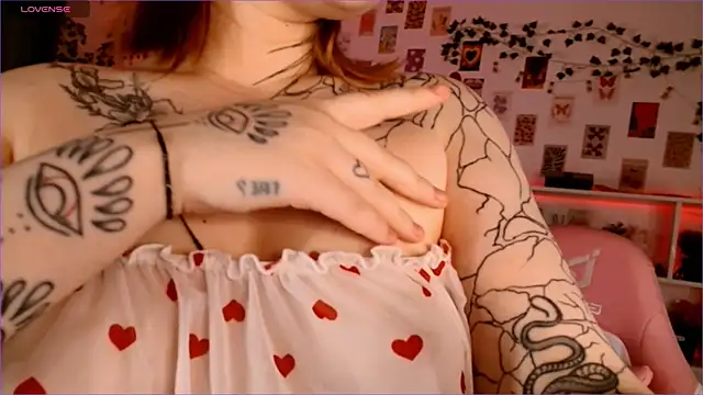 Ayla Hicks online show from 10/16/25, 03:59