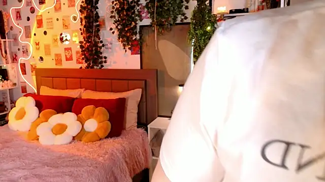 Ayla Hicks online show from 05/06/26, 04:16