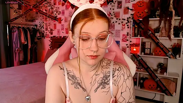 Ayla Hicks online show from 11/02/25, 04:28