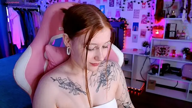 Ayla Hicks online show from 11/11/25, 06:58