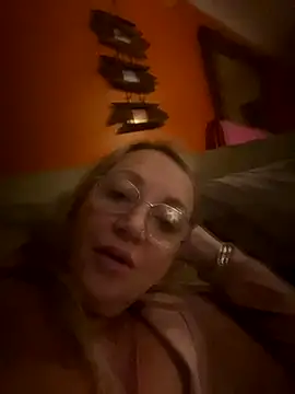 Littleangeleyes online show from 10/19/25, 08:00