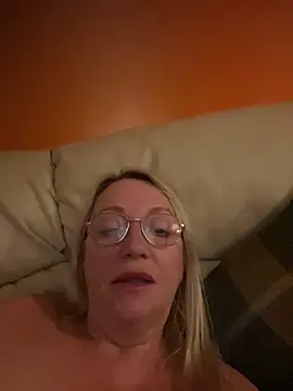 Littleangeleyes online show from 10/17/25, 10:44