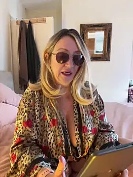 Littleangeleyes online show from 10/23/25, 01:43