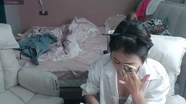 redrose520 online show from 10/24/25, 12:48