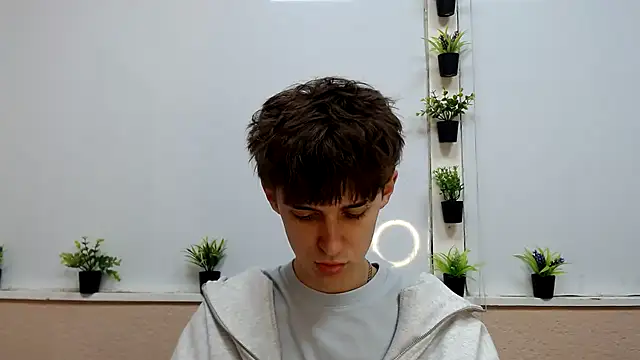 Hoot Dude  online show from 11/18/25, 02:42