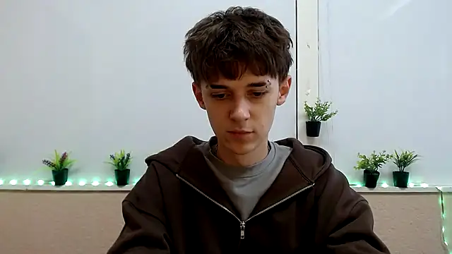 Hoot Dude  online show from 11/03/25, 01:04