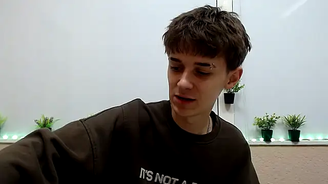 Hoot Dude  online show from 10/28/25, 02:27