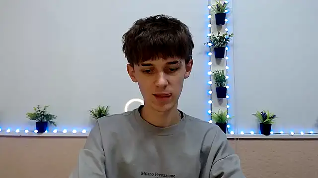 Hoot Dude  online show from 11/12/25, 01:59