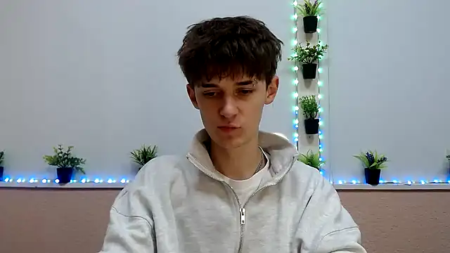 Hoot Dude  online show from 11/15/25, 03:38