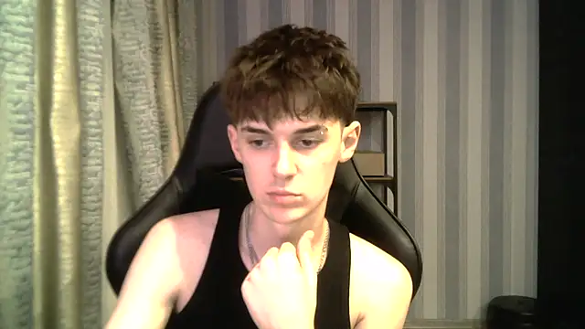 Hoot Dude  online show from 12/15/25, 03:18