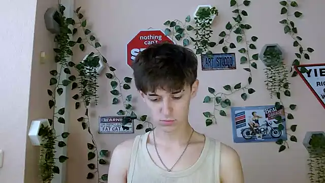 Hoot Dude  online show from 10/05/25, 01:13