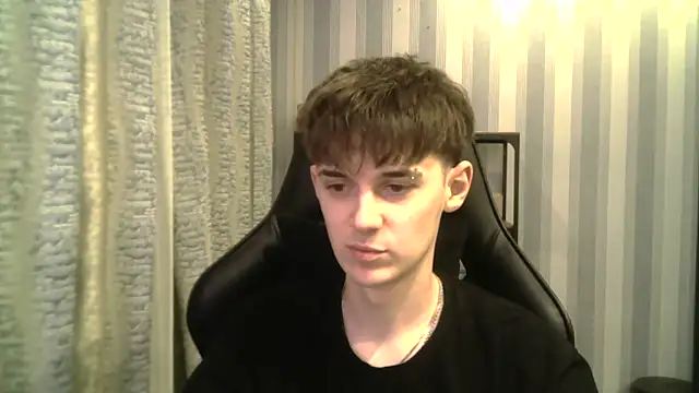 Hoot Dude  online show from 12/16/25, 05:39