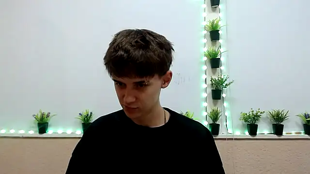 Hoot Dude  online show from 10/27/25, 02:18