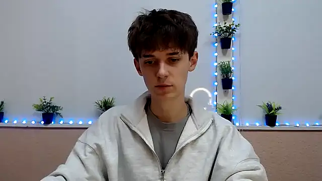 Hoot Dude  online show from 11/17/25, 02:32