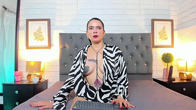 Samantha Fiire online show from 10/06/25, 12:17