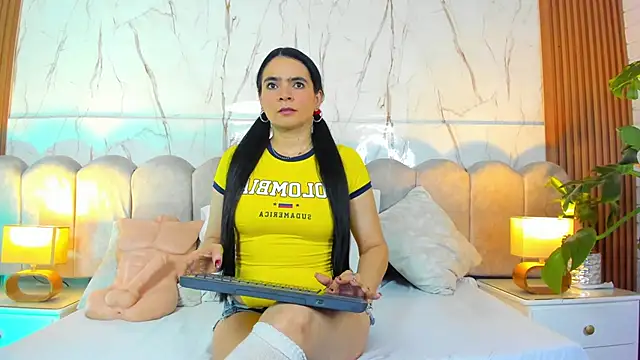 Samantha Fiire online show from 06/17/26, 12:37