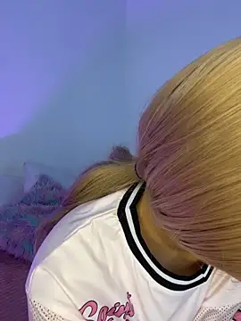 emily  walker online show from 04/10/26, 04:19