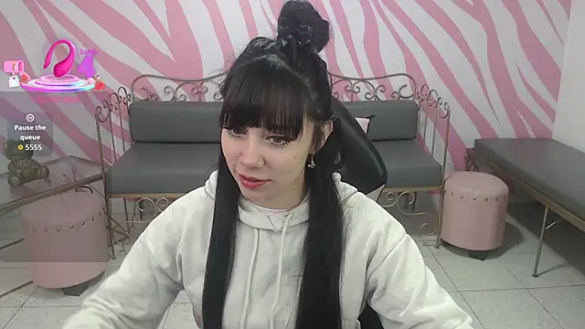 saabrina  online show from 12/05/25, 01:21