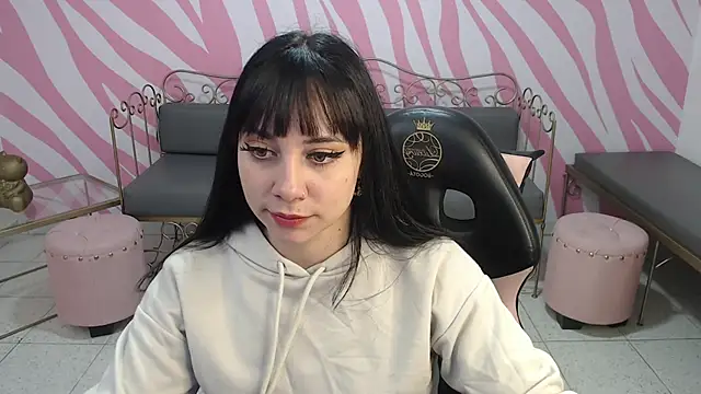 Snapshot of saabrina_ chatting on 12/14/25, 01:28 saabrina online show from 12/14/25, 01:28