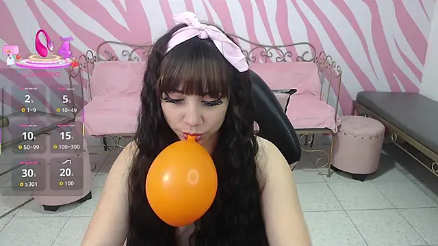 Snapshot of saabrina_ chatting on 10/17/25, 01:13 saabrina online show from 10/17/25, 01:13