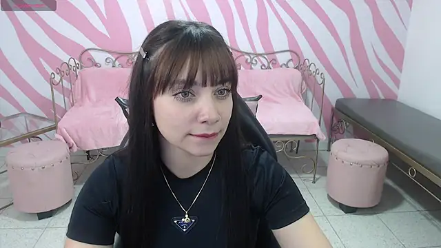 Snapshot of saabrina_ chatting on 10/20/25, 01:00 saabrina online show from 10/20/25, 01:00
