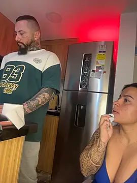 Snapshot of liz_and_thiago chatting on 10/13/25, 01:34 liz and thiago online show from 10/13/25, 01:34