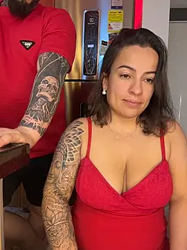 Snapshot of liz_and_thiago chatting on 10/12/25, 01:29 liz and thiago online show from 10/12/25, 01:29