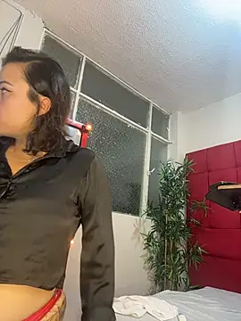 Snapshot of liz_and_thiago chatting on 10/03/25, 09:16 liz and thiago online show from 10/03/25, 09:16