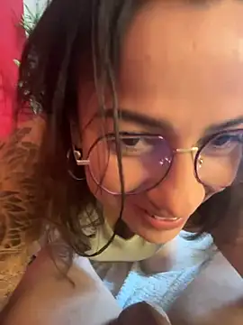 Snapshot of liz_and_thiago chatting on 09/24/25, 08:15 liz and thiago online show from 09/24/25, 08:15