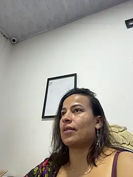 Snapshot of liz_and_thiago chatting on 09/26/25, 08:38 liz and thiago online show from 09/26/25, 08:38