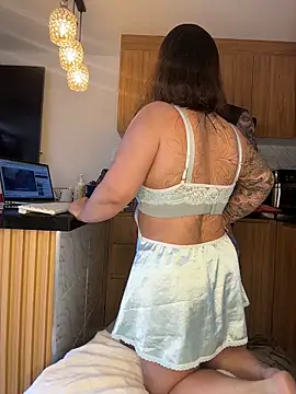 liz and thiago online show from 04/16/26, 03:35