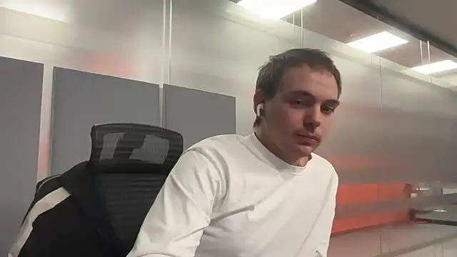 Snapshot of apachai_test chatting on 03/26/26, 03:43 apachai test online show from 03/26/26, 03:43