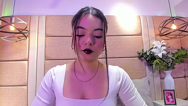 Snapshot of AriaBelles chatting on 10/10/25, 02:51 AriaBelles online show from 10/10/25, 02:51