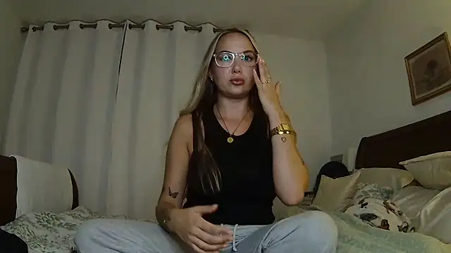 Snapshot of BarbieDolly_x chatting on 09/26/25, 06:59 BarbieDolly x online show from 09/26/25, 06:59
