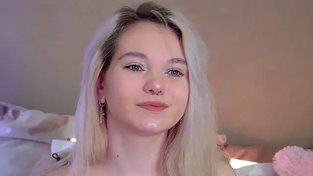 Snapshot of AnnaDelon chatting on 10/16/25, 05:05 AnnaDelon online show from 10/16/25, 05:05